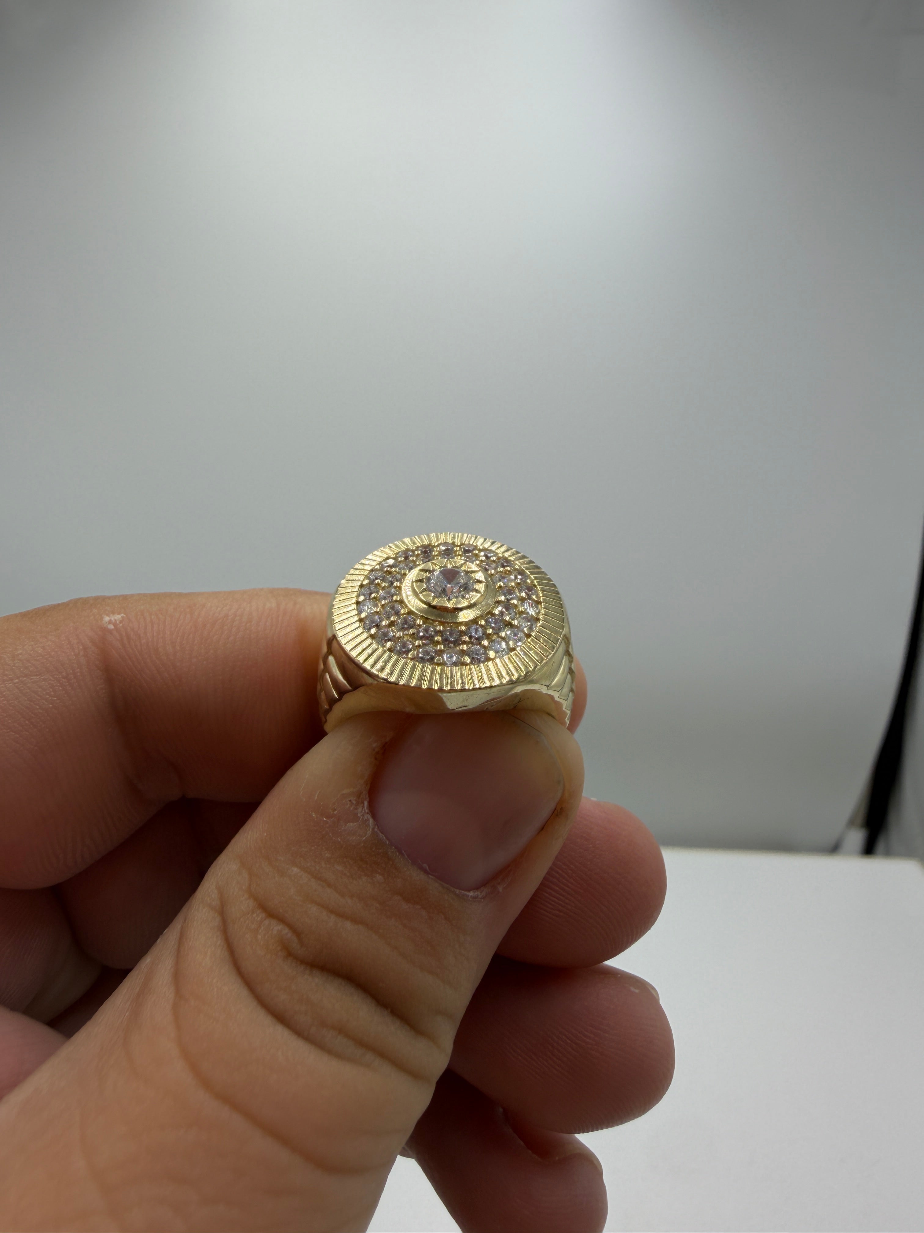 🔥 10K Gold Diamond Ring – Size 7 (5.6g) – Statement Sunburst Design 🔥