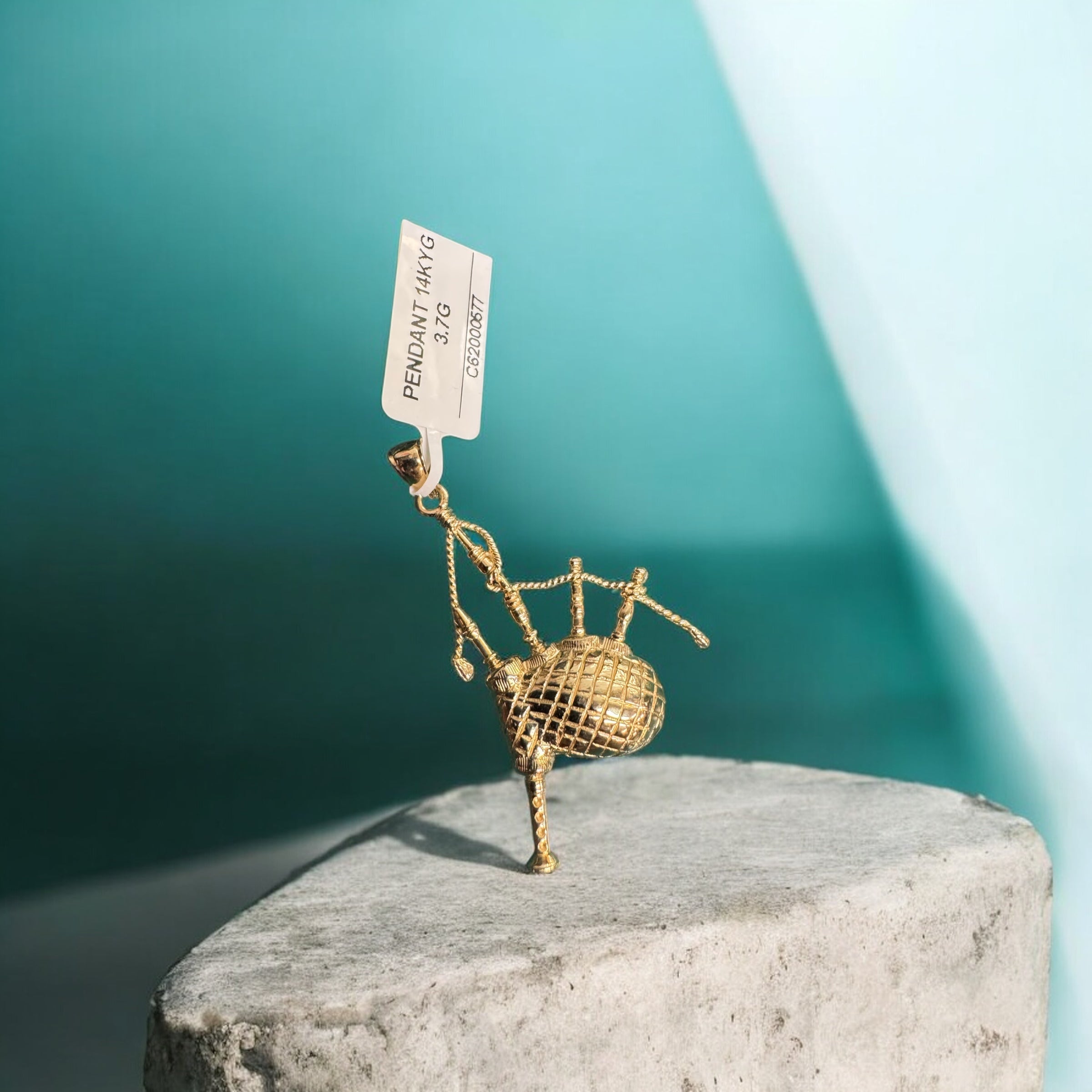 14K Yellow Gold Bagpipe Pendant – 3.7 Grams | Musical Instrument Design