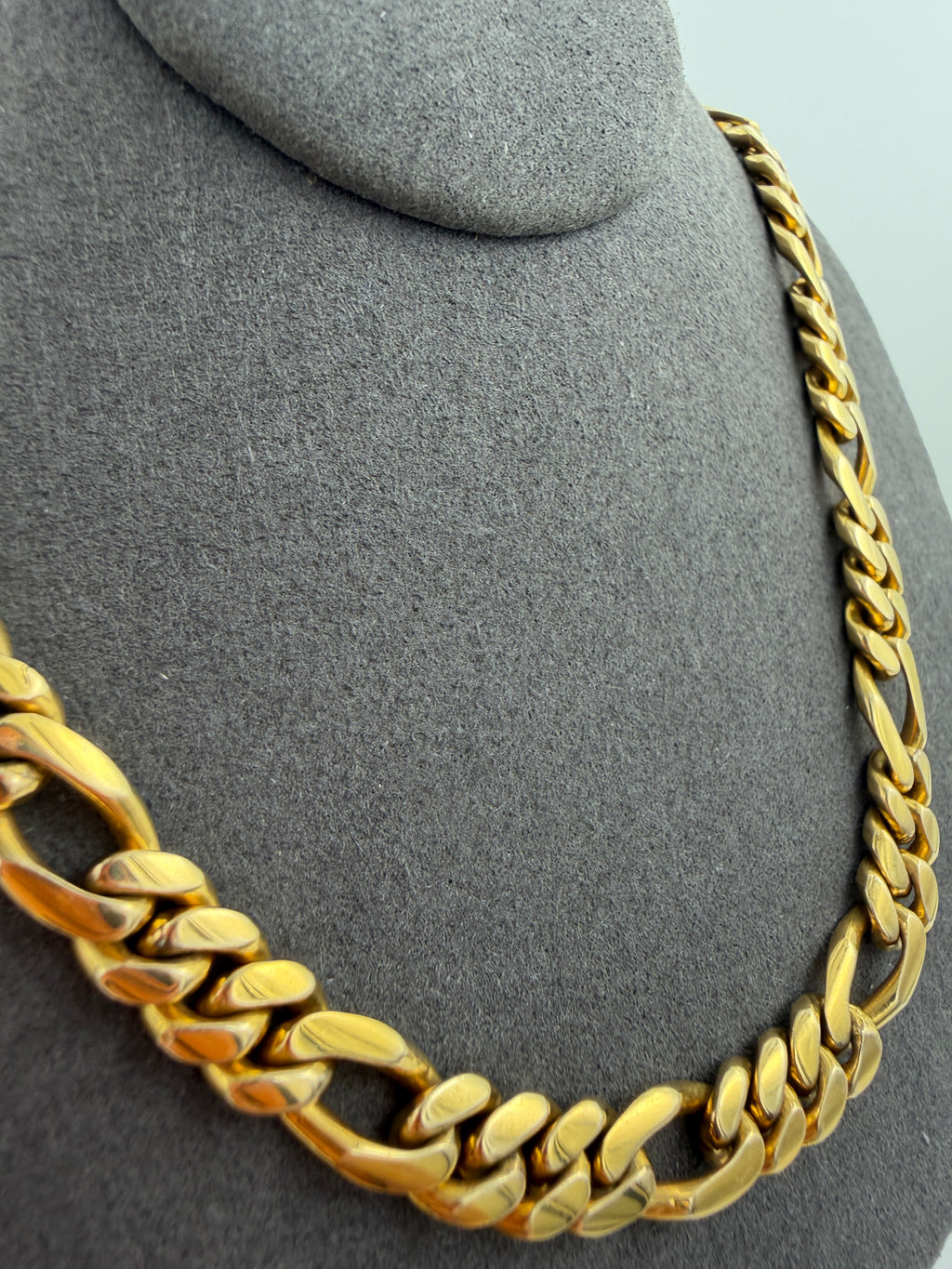 10K Yellow Gold Figaro Chain – 27” / 7.5mm (92.7g) – Monaco