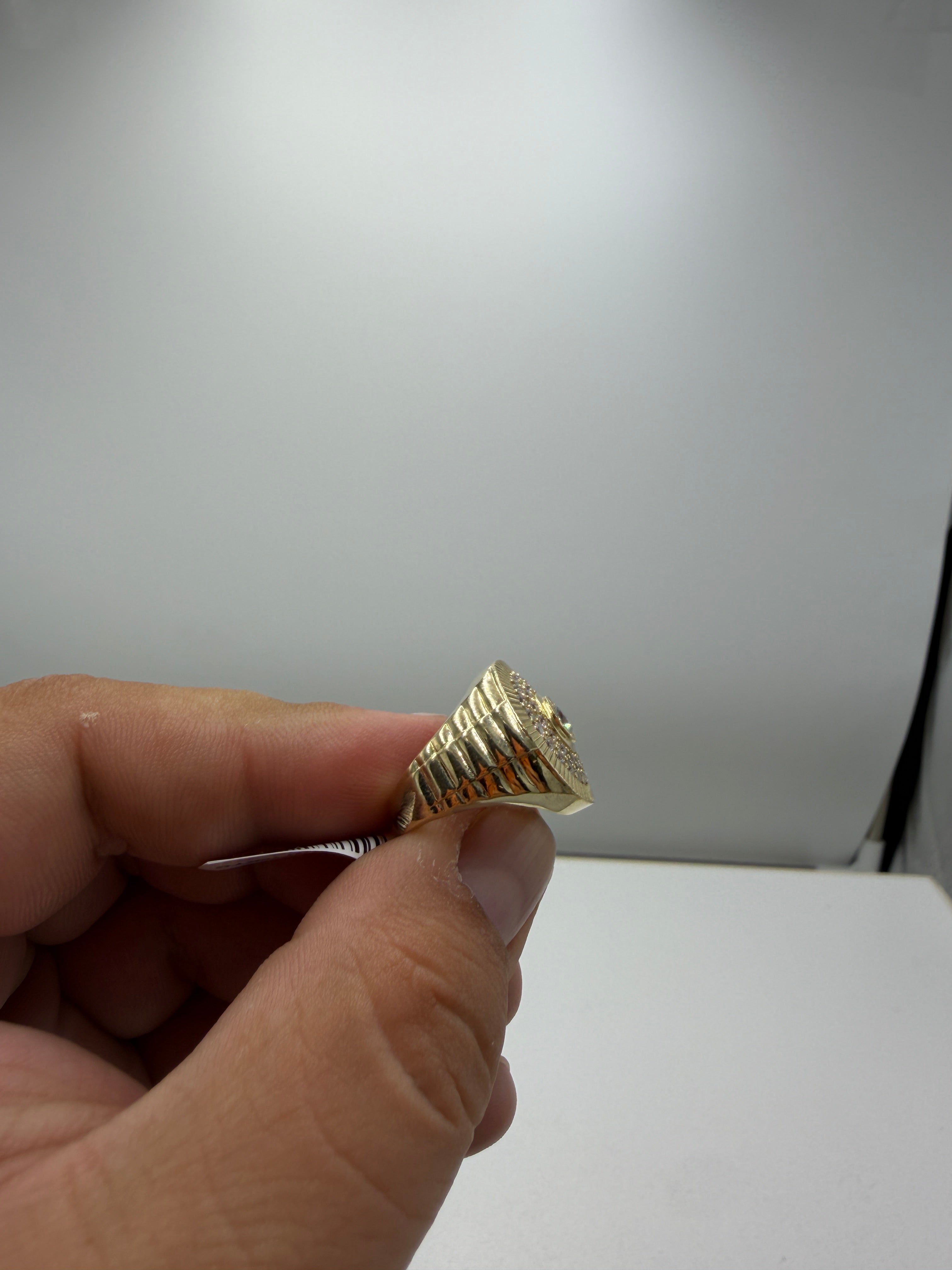 🔥 10K Gold Diamond Ring – Size 7 (5.6g) – Statement Sunburst Design 🔥