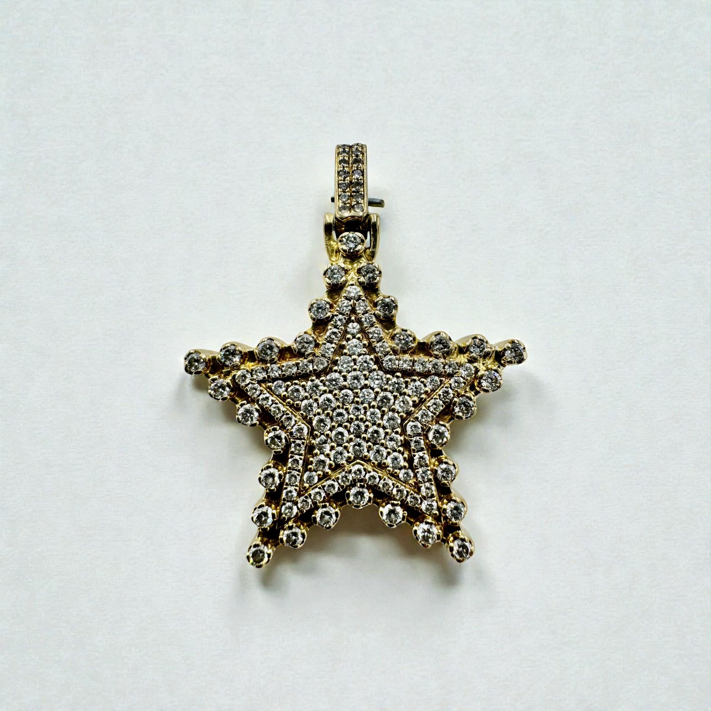 14K Yellow Gold Diamond Star Pendant – 16.7 Grams (USED)