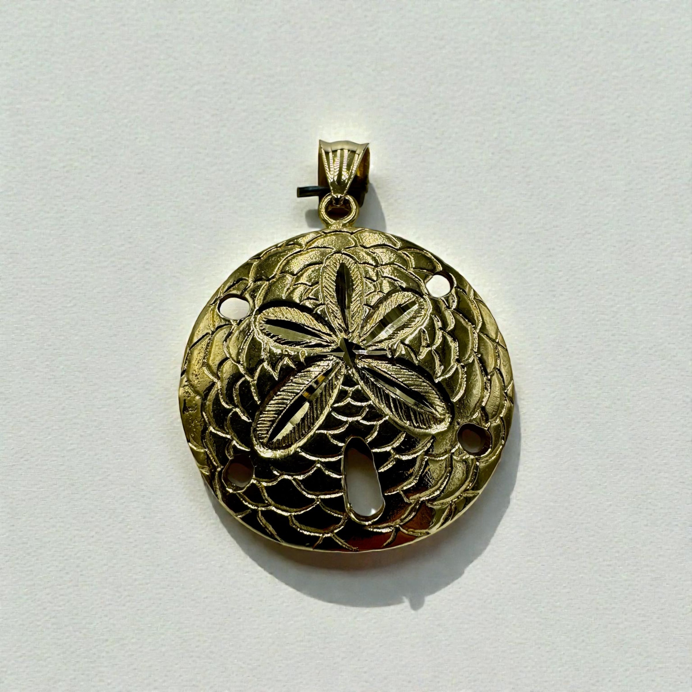 14K Yellow Gold Sand Dollar Pendant – 7.0 Grams | Nautical Coastal Design