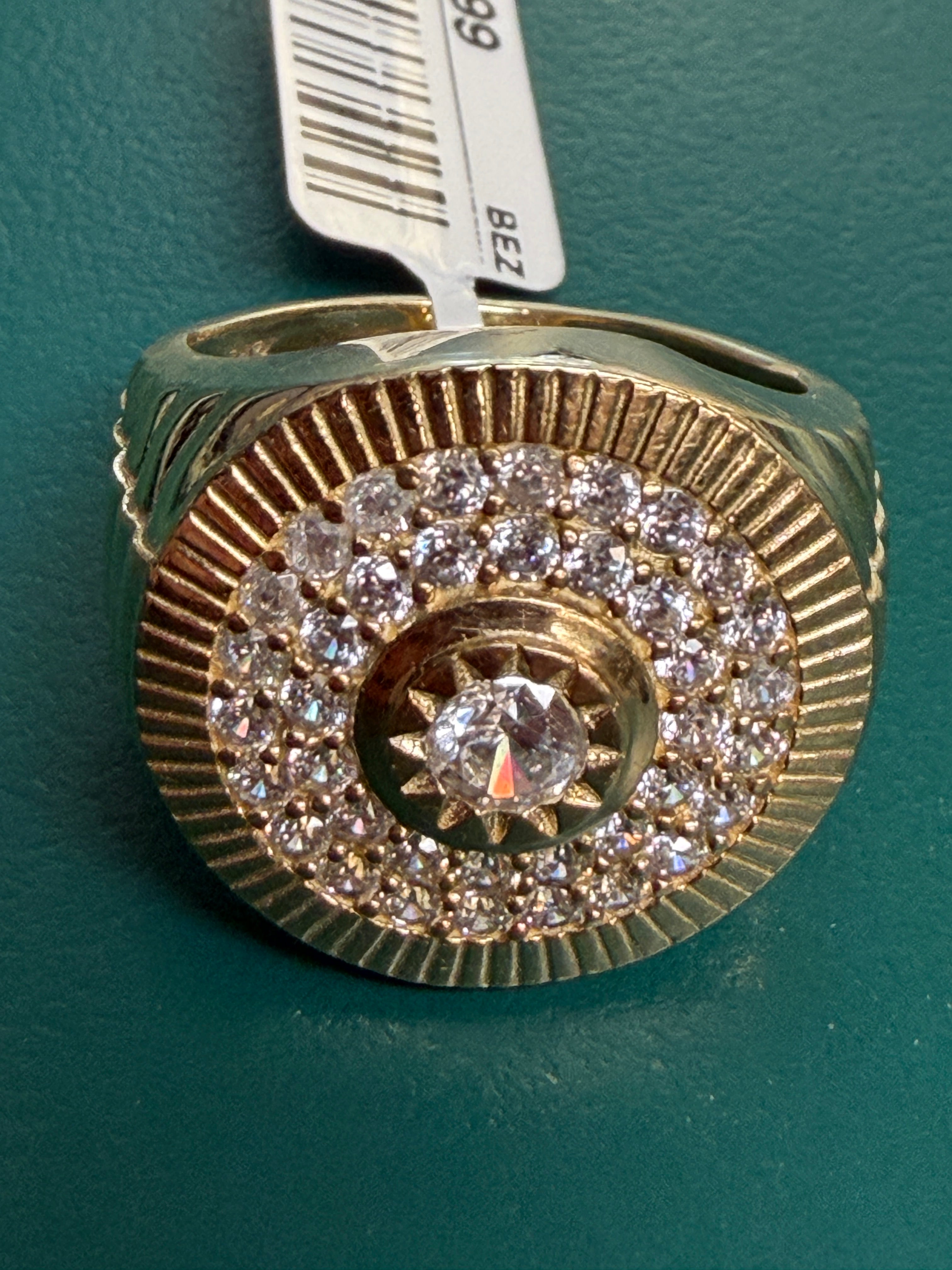 🔥 10K Gold Diamond Ring – Size 7 (5.6g) – Statement Sunburst Design 🔥