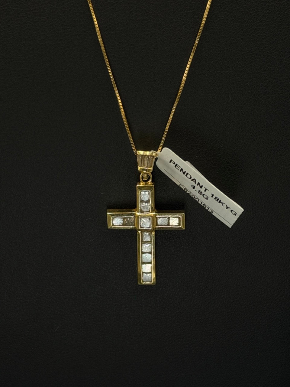 18K Yellow Gold Cross Pendant With Princess-Cut Stones 4.8 Grams