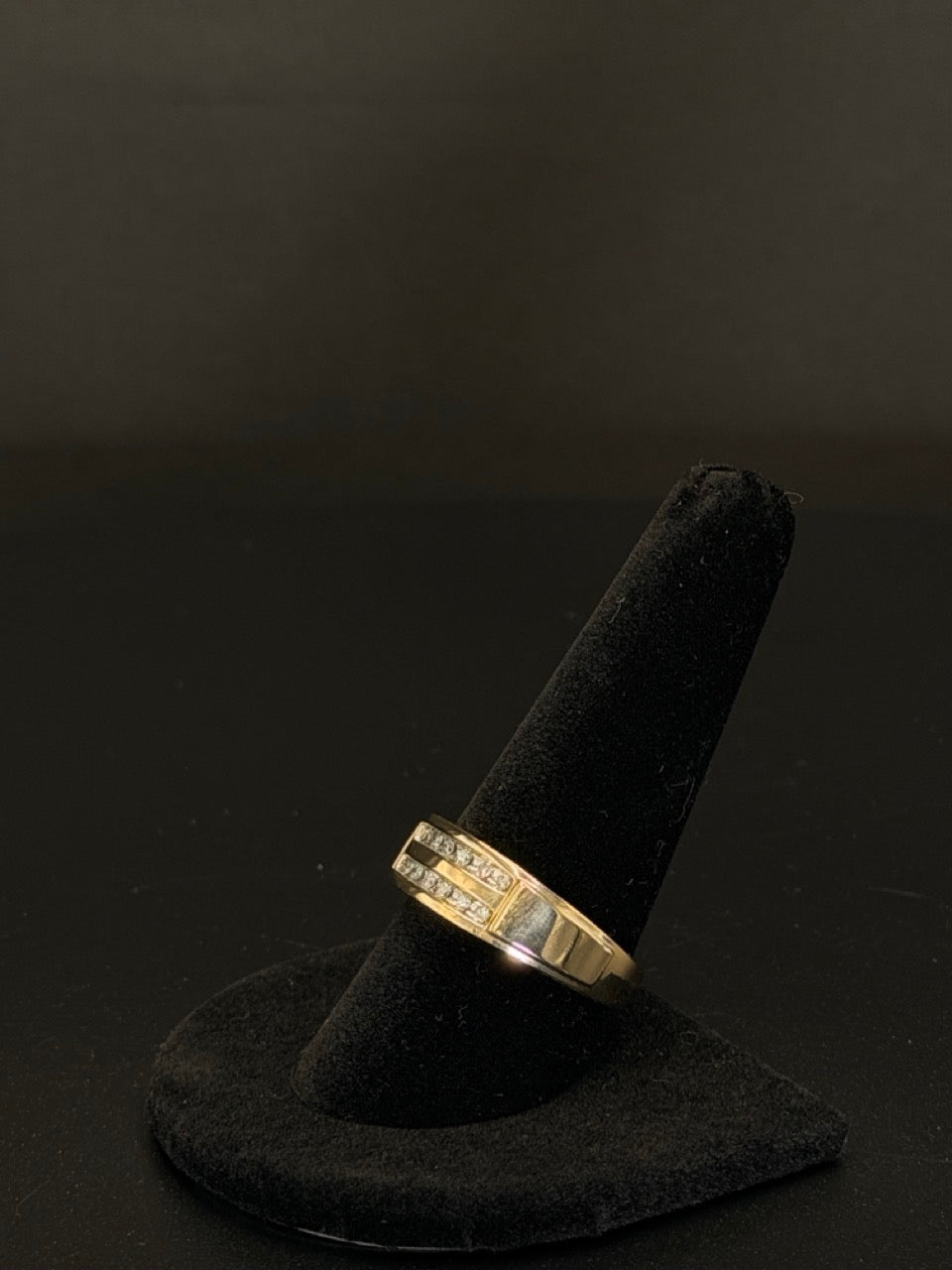 10K Yellow Gold Diamond Ring – Size 10 – 5.7 Grams
