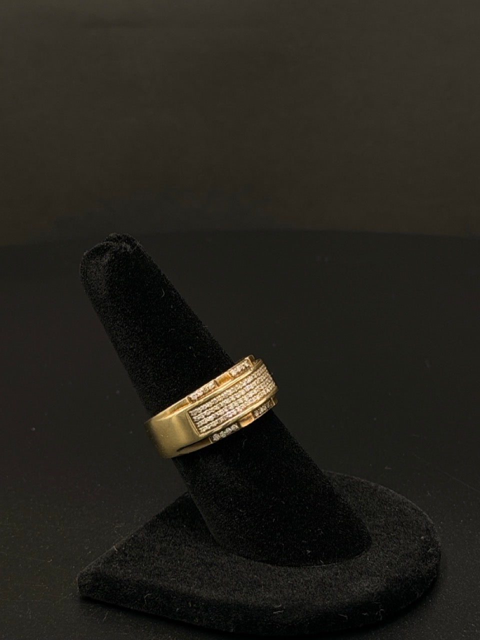 10K Yellow Gold Diamond Ring – Size 8 – 6.8 Grams