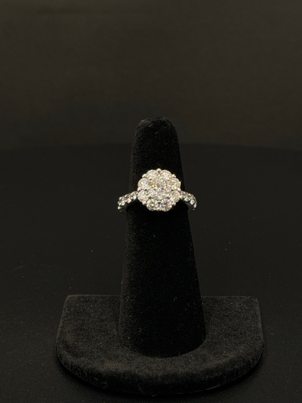 18K White Gold Diamond Flower Cluster Ring – Size 5 – 6.4 Grams