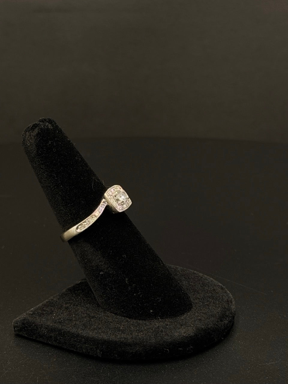 10K White Gold Diamond Halo Ring – Size 7 – 3.3 Grams