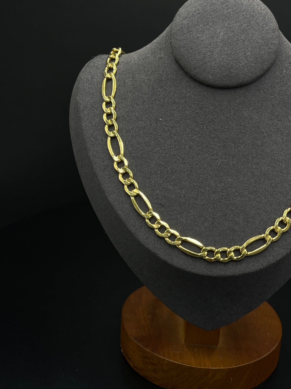 10K Gold Figaro Chain – 9.1g, 22in, 7mm | DD Pawn Loans