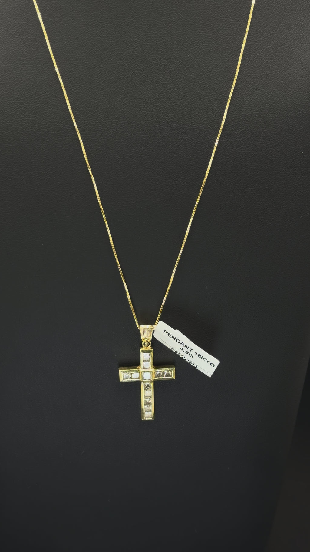 18K Yellow Gold Cross Pendant With Princess-Cut Stones 4.8 Grams