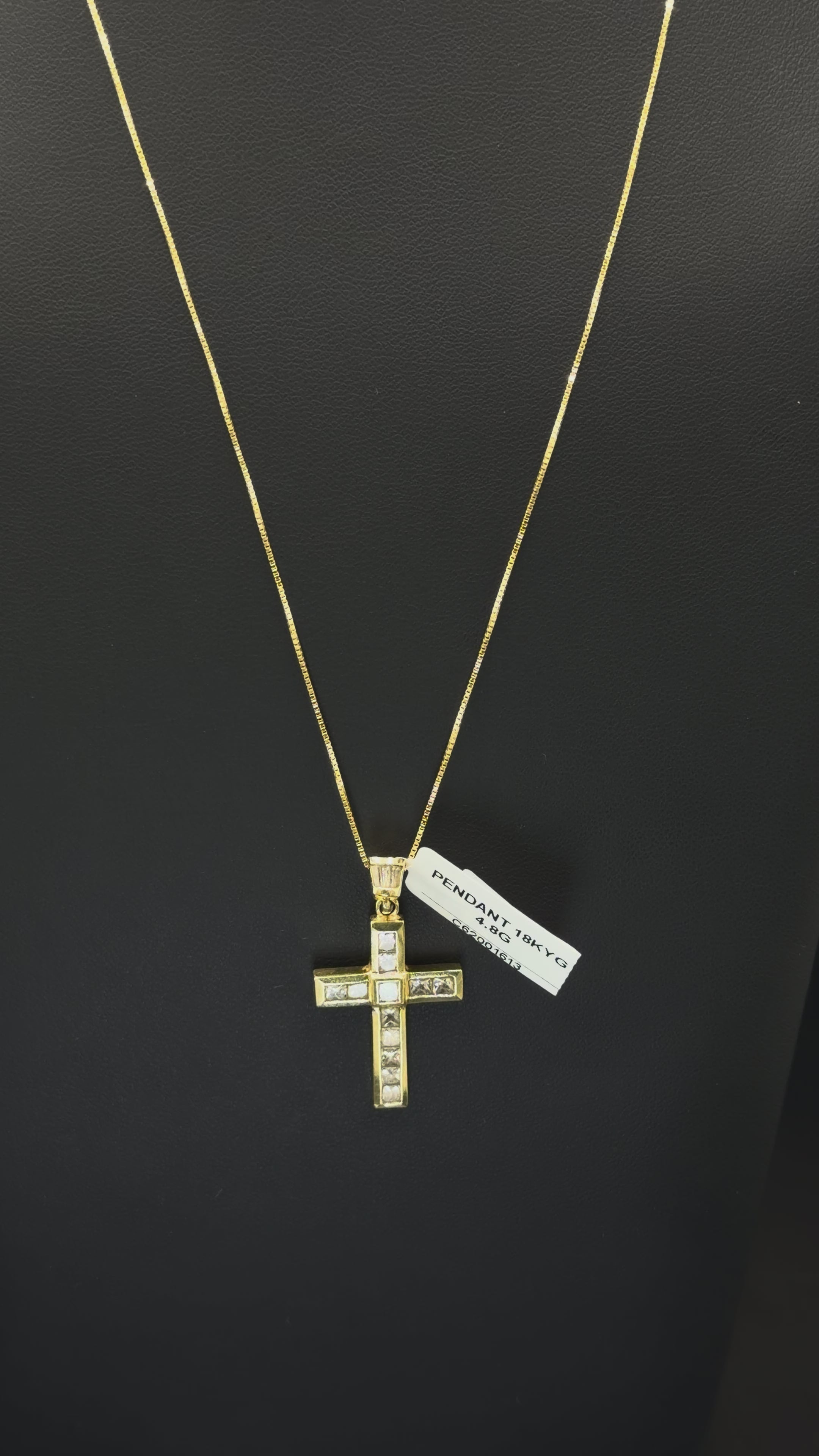 18K Yellow Gold Cross Pendant With Princess-Cut Stones 4.8 Grams