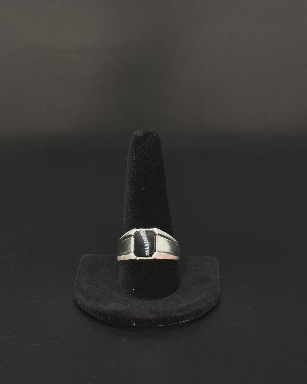 10K White Gold Black Onyx Ring – 4.2 Grams – Size 11