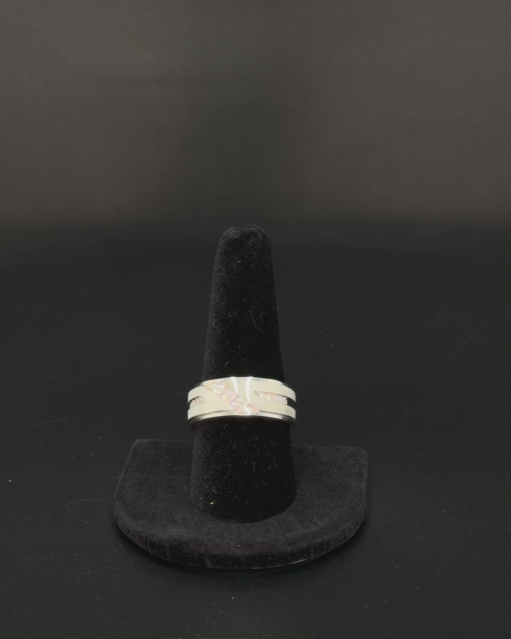 10K White Gold Simulant Band Ring – Size 9.5 – 4.1 Grams