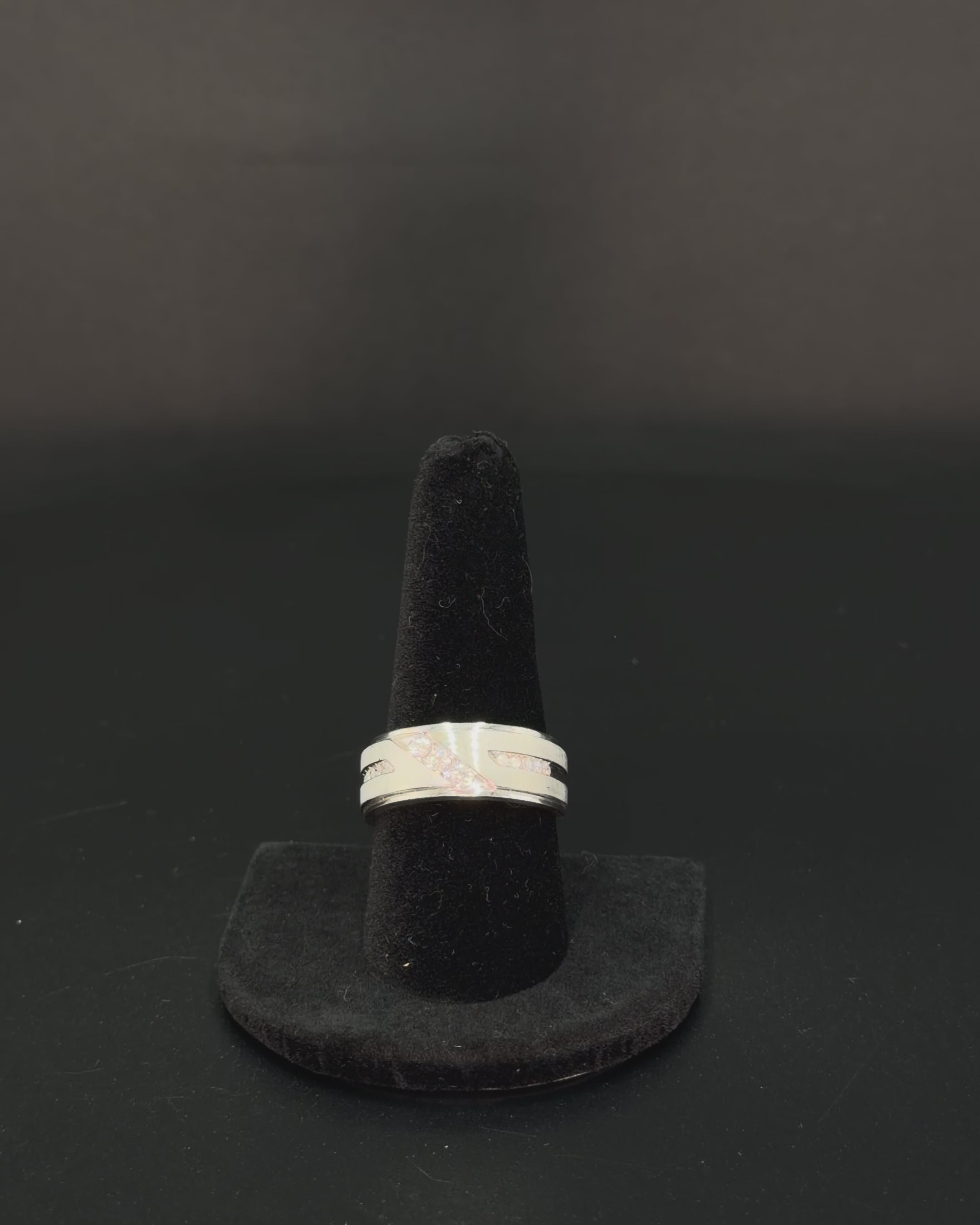 10K White Gold Simulant Band Ring – Size 9.5 – 4.1 Grams