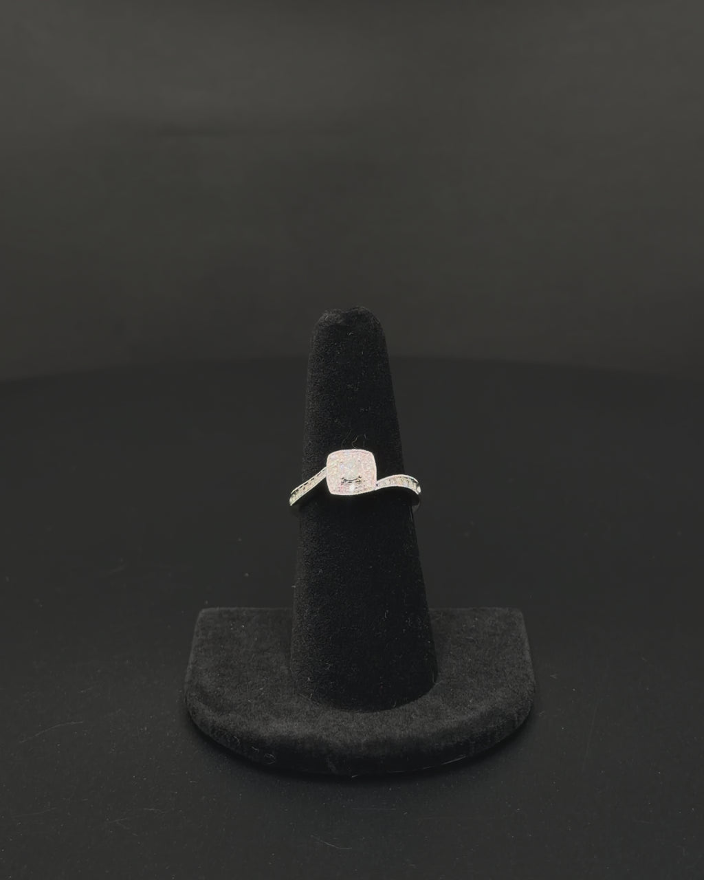10K White Gold Diamond Halo Ring – Size 7 – 3.3 Grams