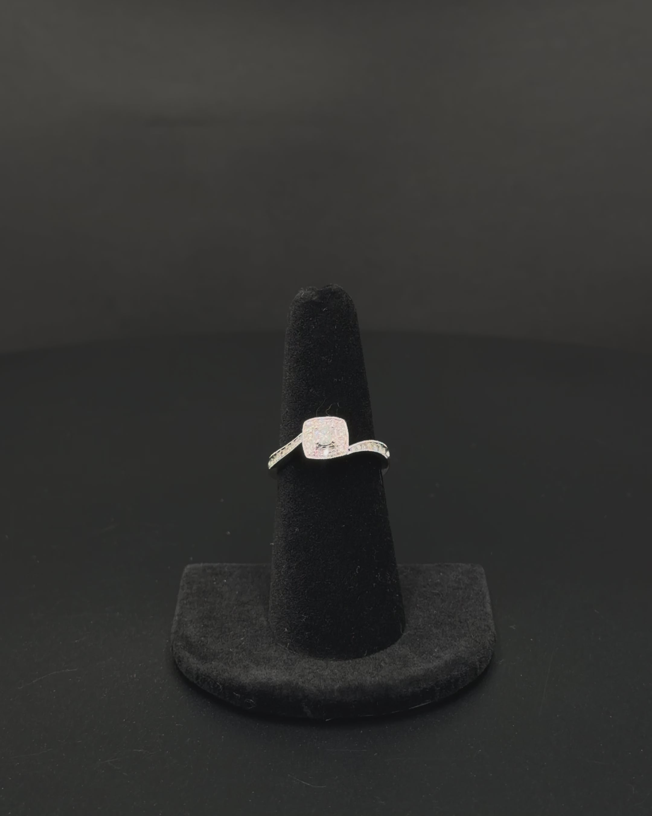10K White Gold Diamond Halo Ring – Size 7 – 3.3 Grams
