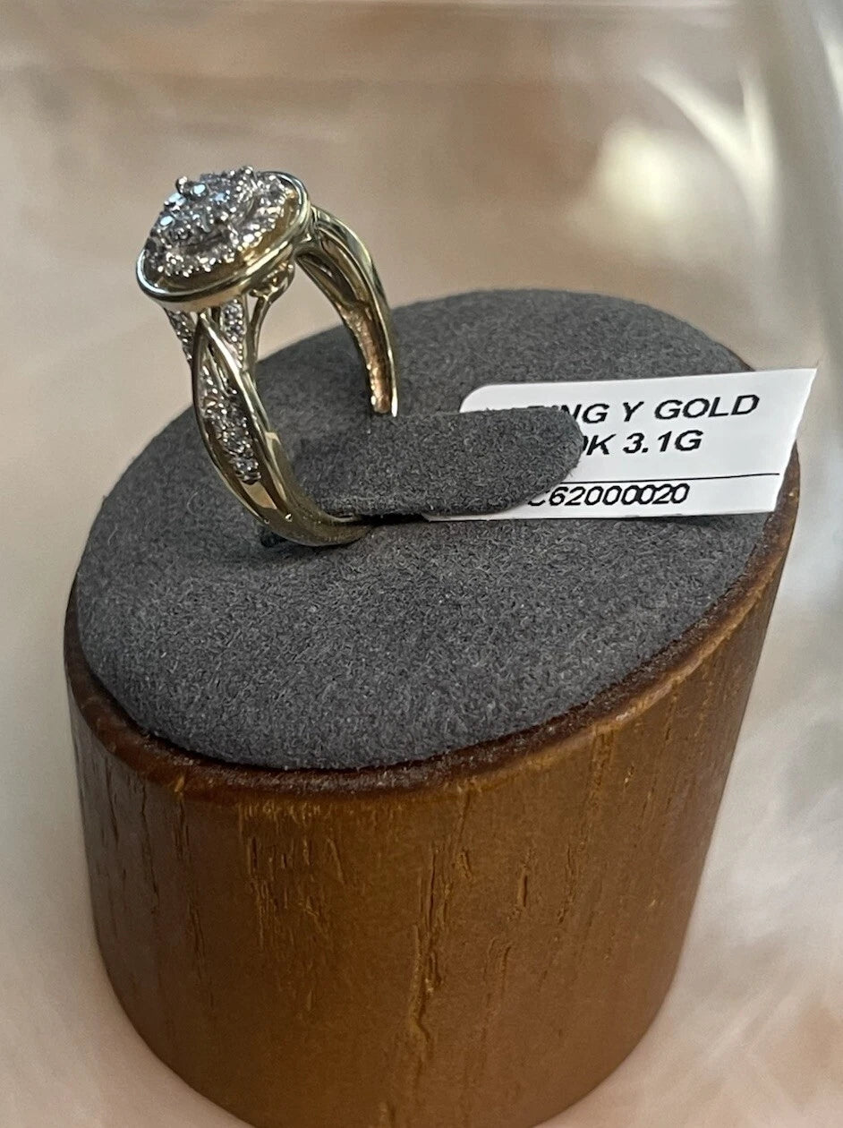 10K Yellow  Gold Ring Cluster Ring Sz. 5 (3.1g)