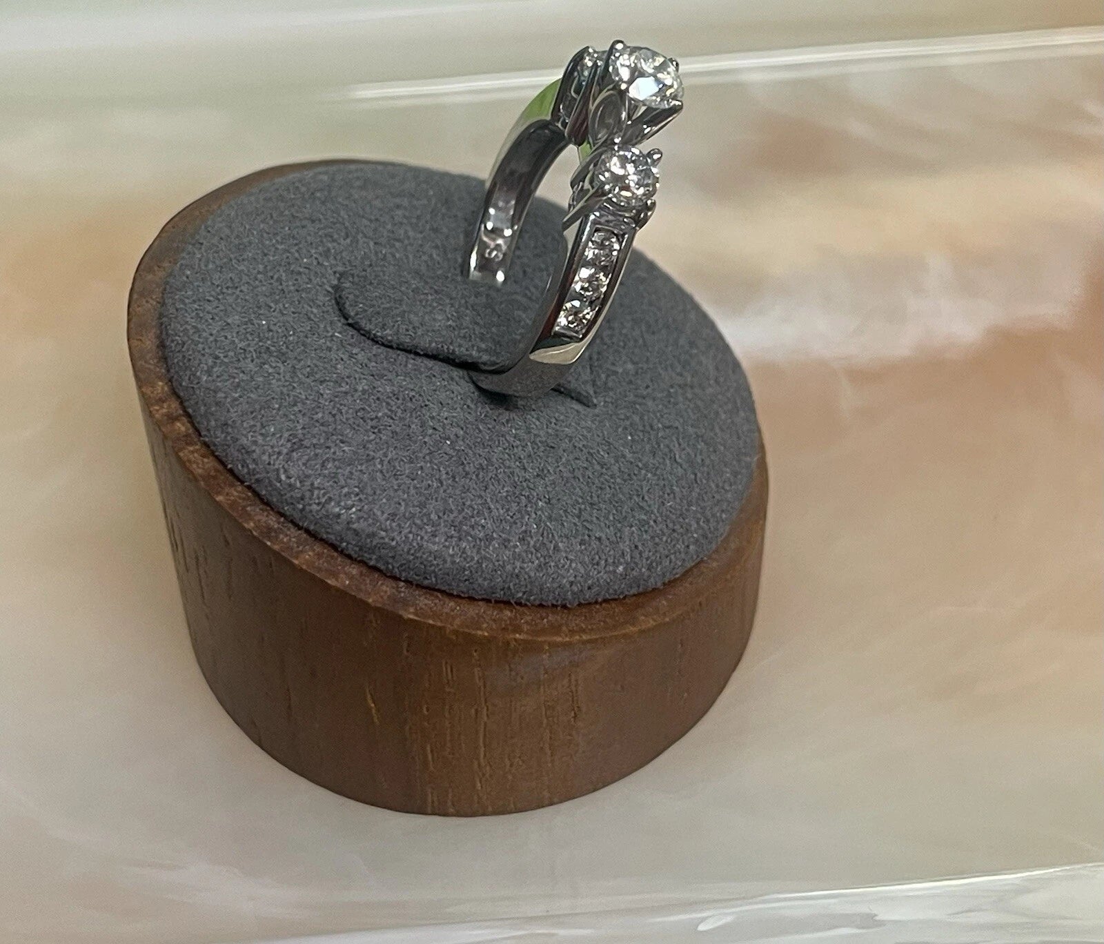 14K White Gold Three-Stone Diamond Ring – Size 6.5 – 5.0g – 3.39mm Band