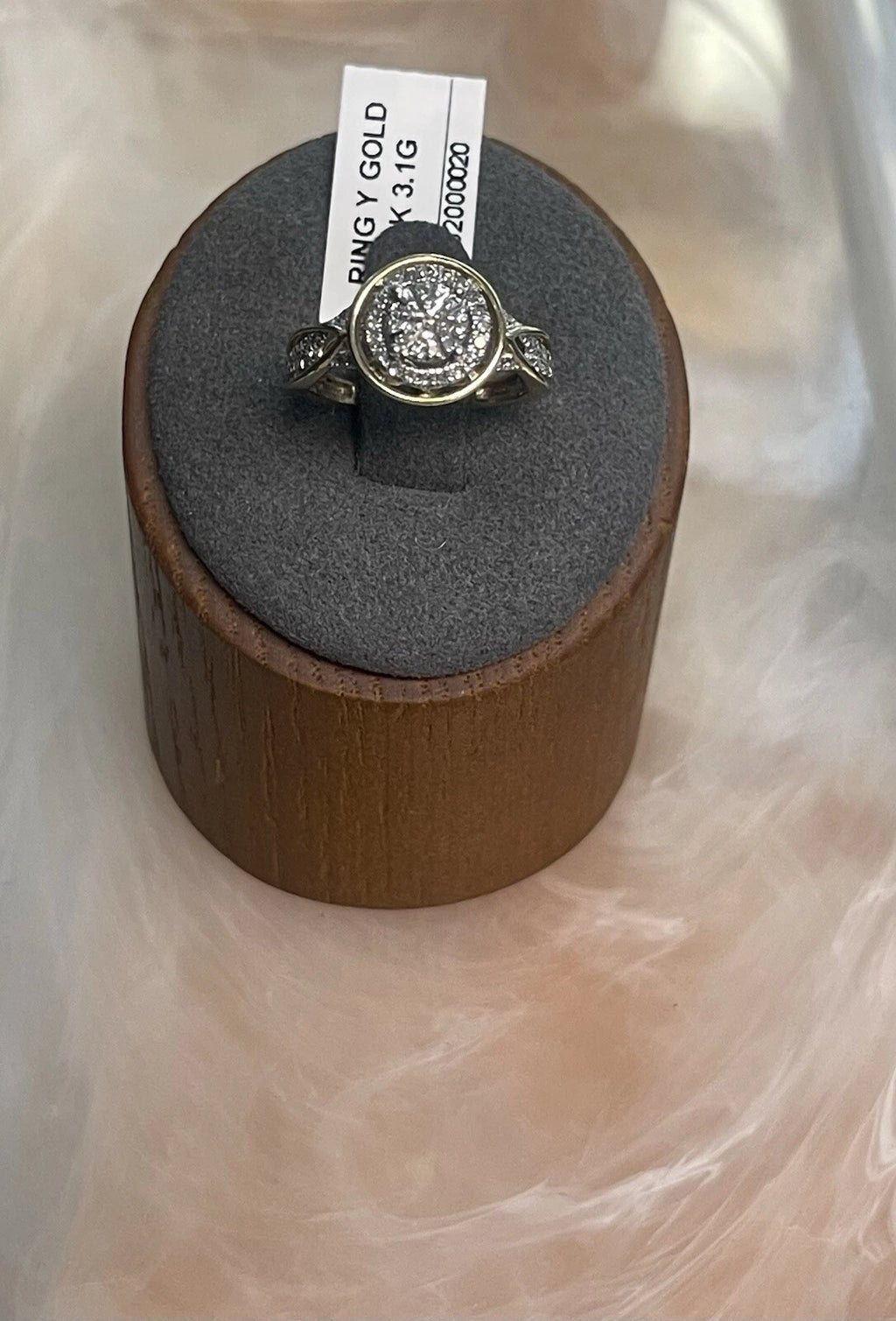 10K Yellow  Gold Ring Cluster Ring Sz. 5 (3.1g)