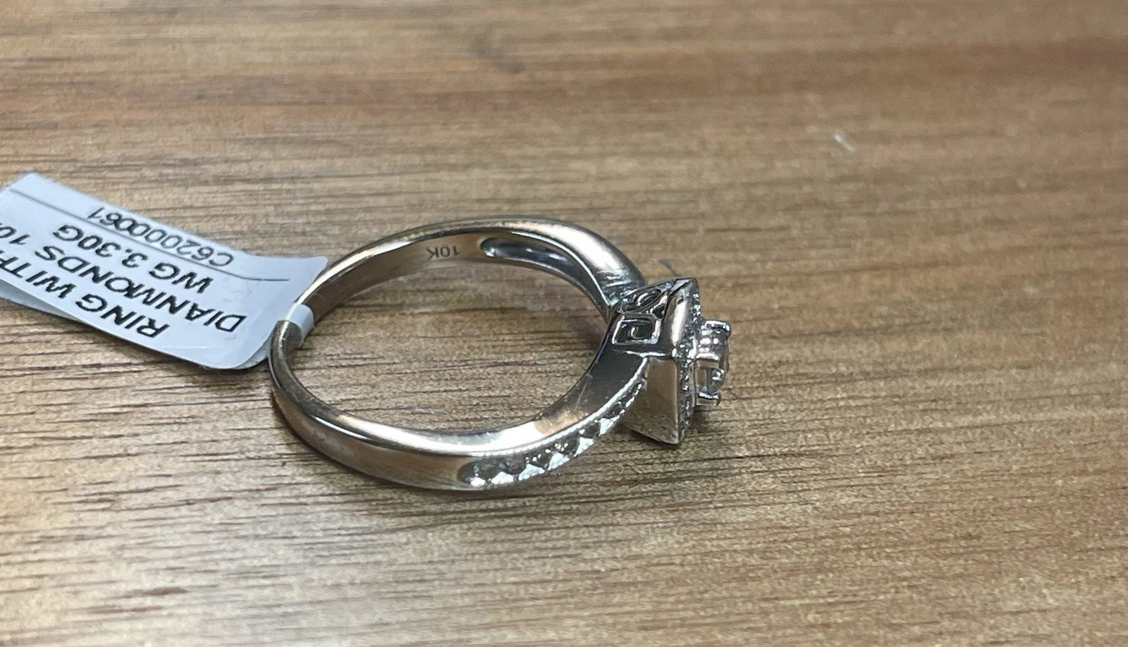 10K White Gold Round Diamond Wedding Ring (3.30g) Size: 7