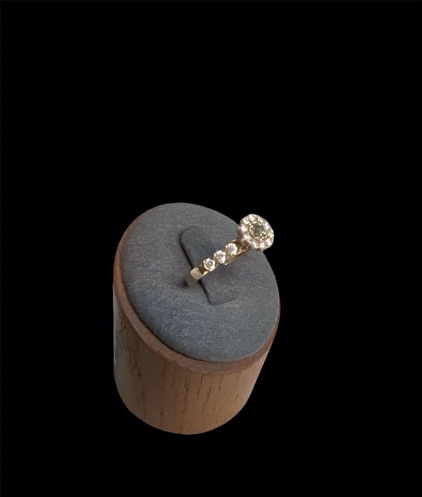 14K Yellow Gold VVS1 Diamond Engagement Ring – Size 6.5 – Halo + Textured Band