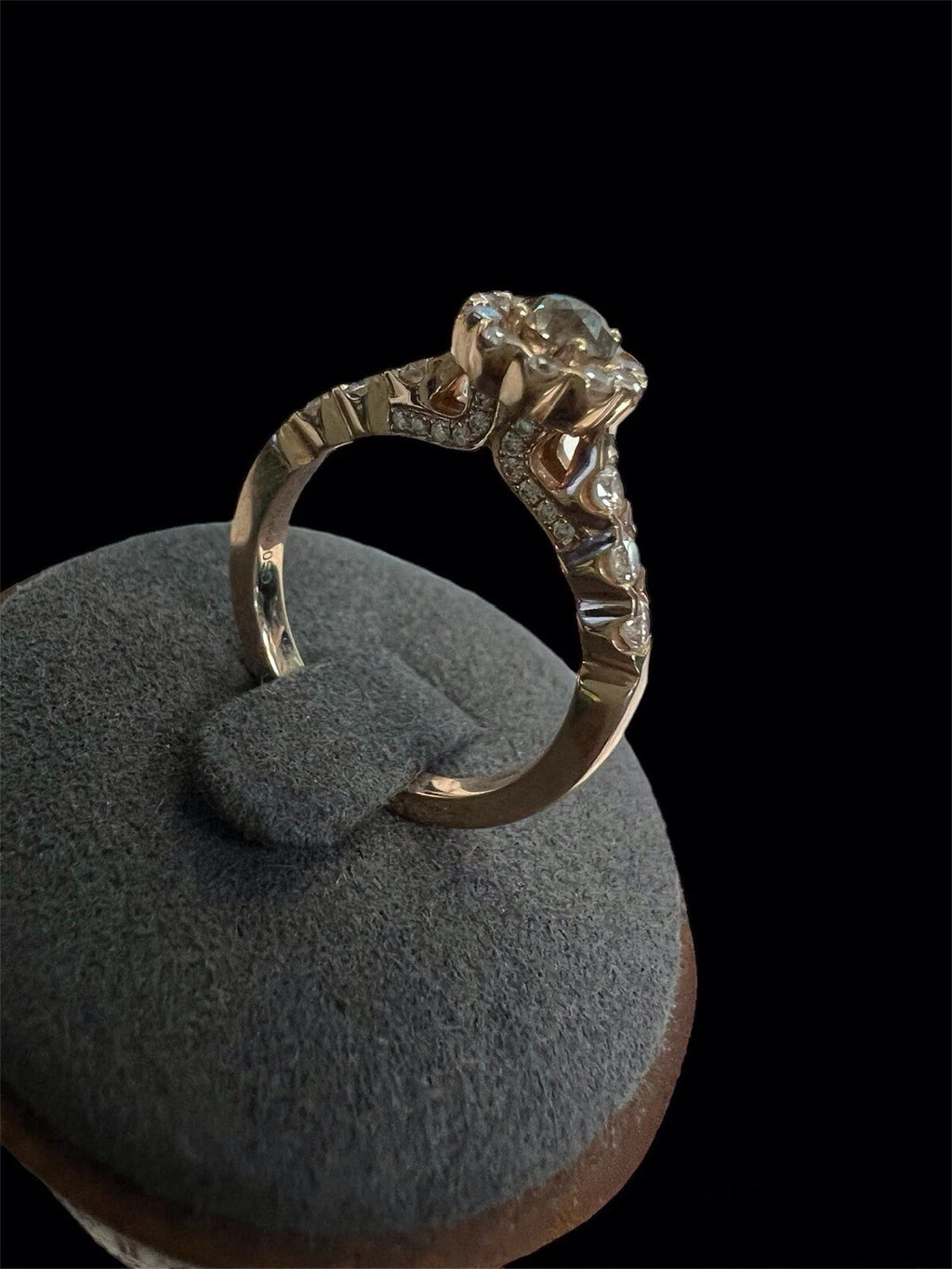 14K Yellow Gold VVS1 Diamond Engagement Ring – Size 6.5 – Halo + Textured Band