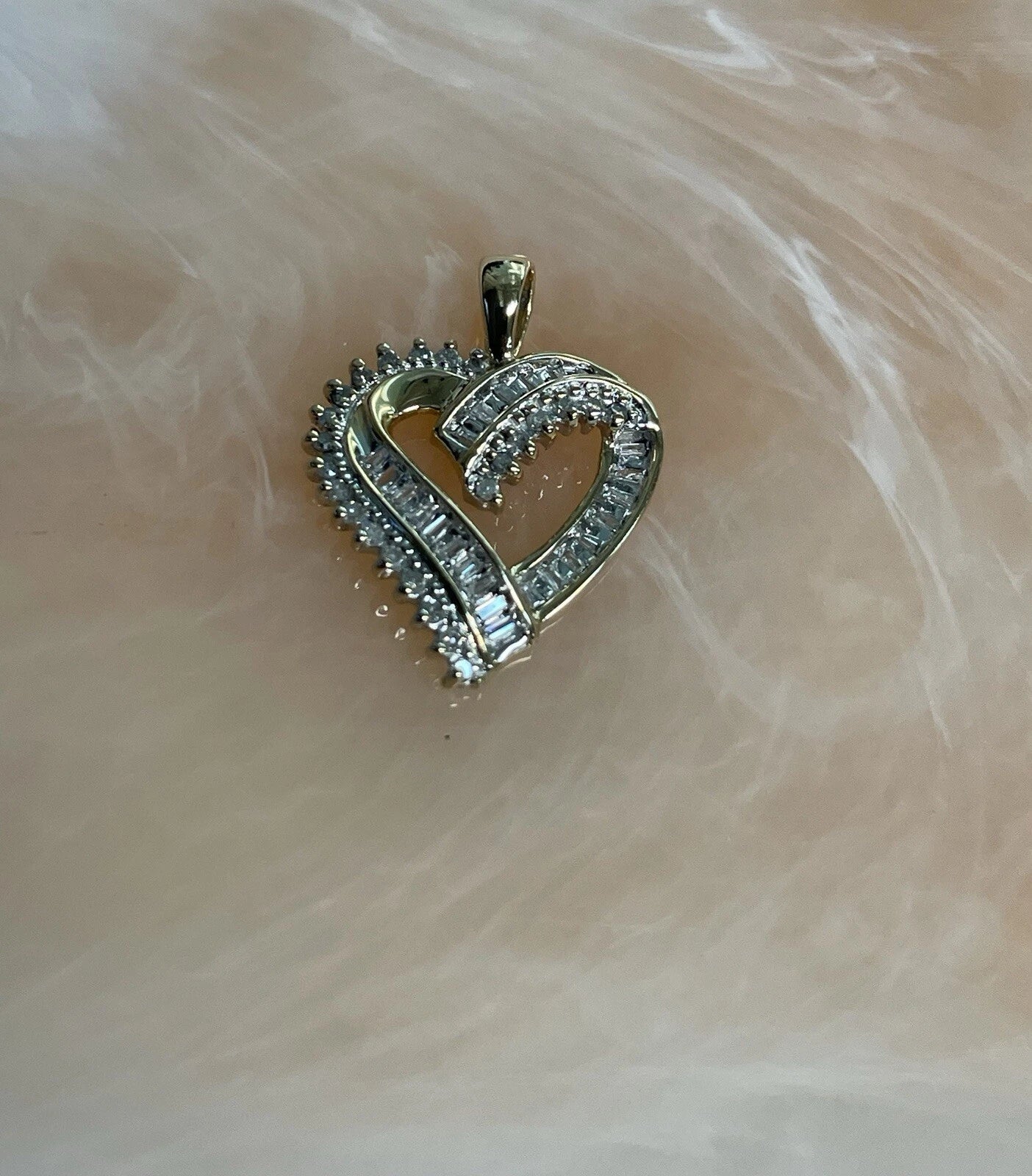 10KT Gold Round Baguette Heart Pendant (2.7grams)