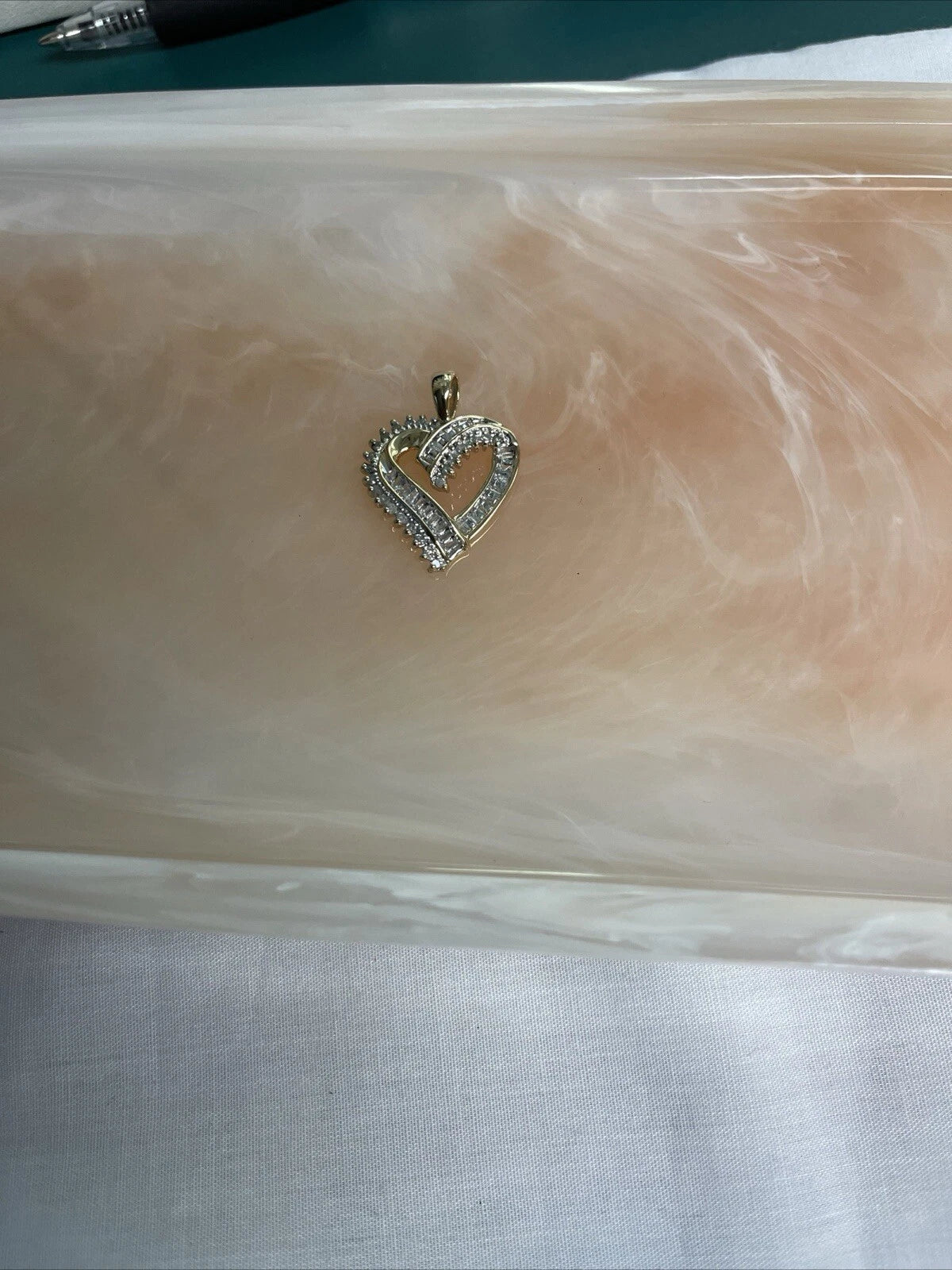 10KT Gold Round Baguette Heart Pendant (2.7grams)
