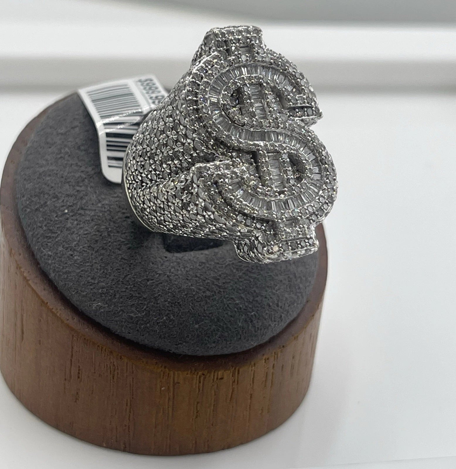 9.95K White Gold Mossanite 14.7g  Size 6.5 (22.27mm)