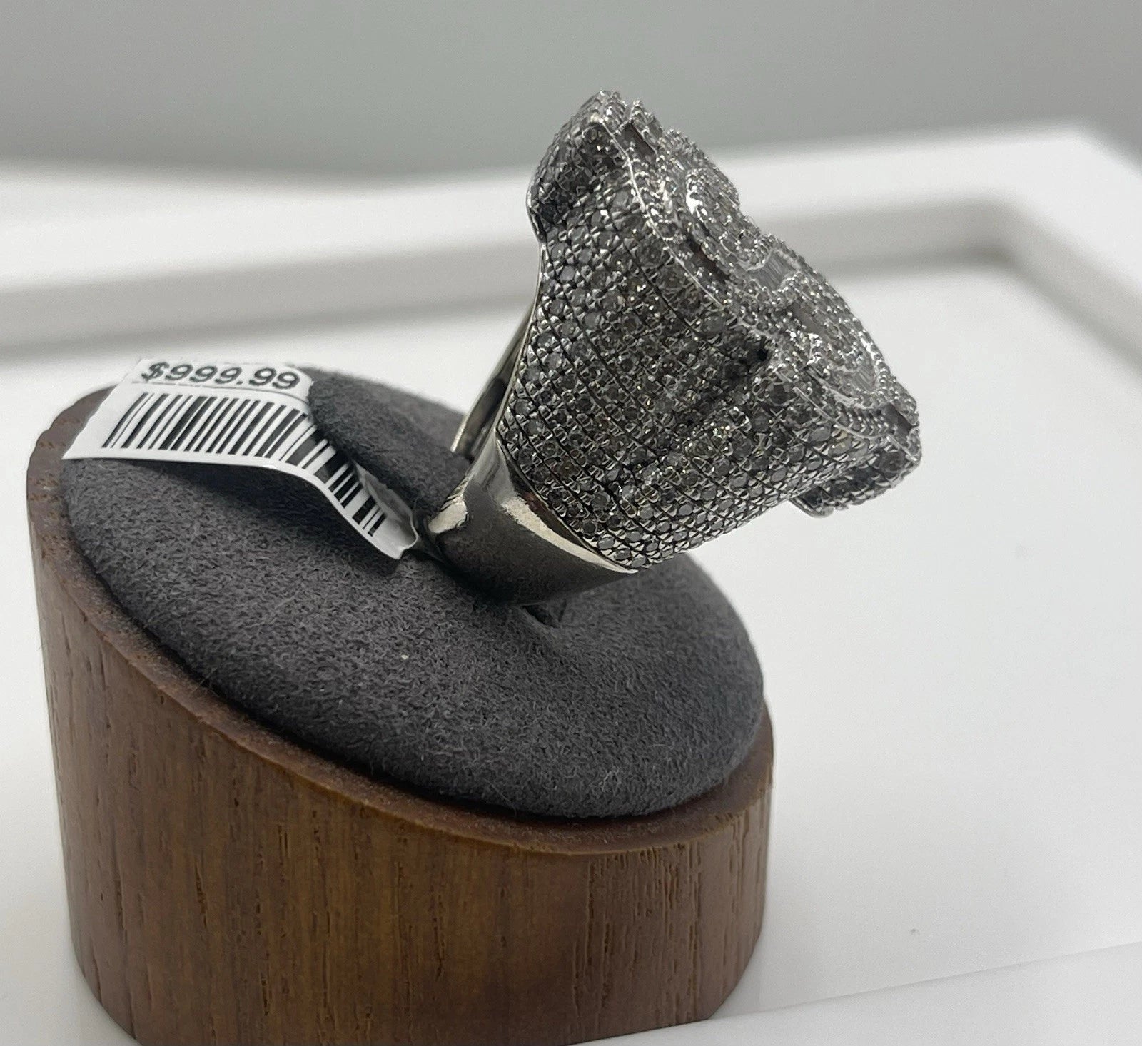 9.95K White Gold Mossanite 14.7g  Size 6.5 (22.27mm)