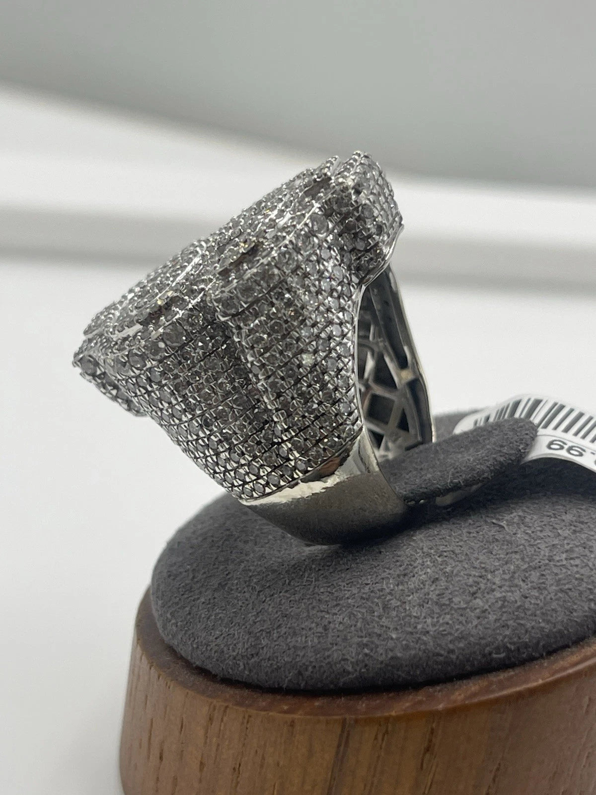9.95K White Gold Mossanite 14.7g  Size 6.5 (22.27mm)