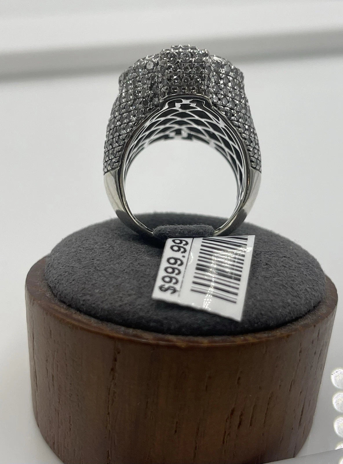 9.95K White Gold Mossanite 14.7g  Size 6.5 (22.27mm)