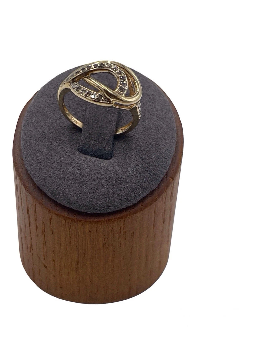 10K GOLD ring size 7 (3.0grams)