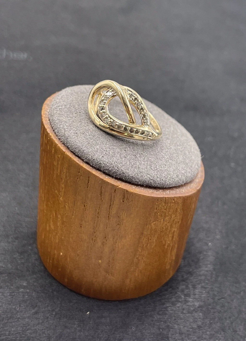 10K GOLD ring size 7 (3.0grams)