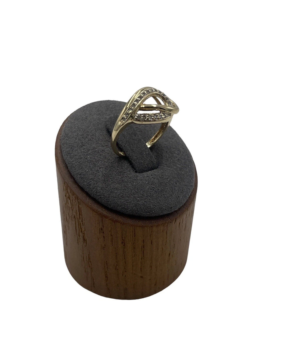 10K GOLD ring size 7 (3.0grams)