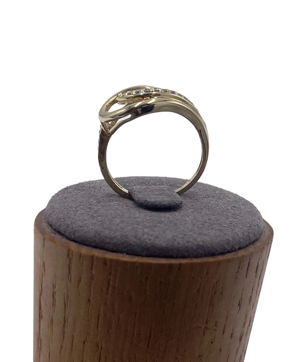 10K GOLD ring size 7 (3.0grams)