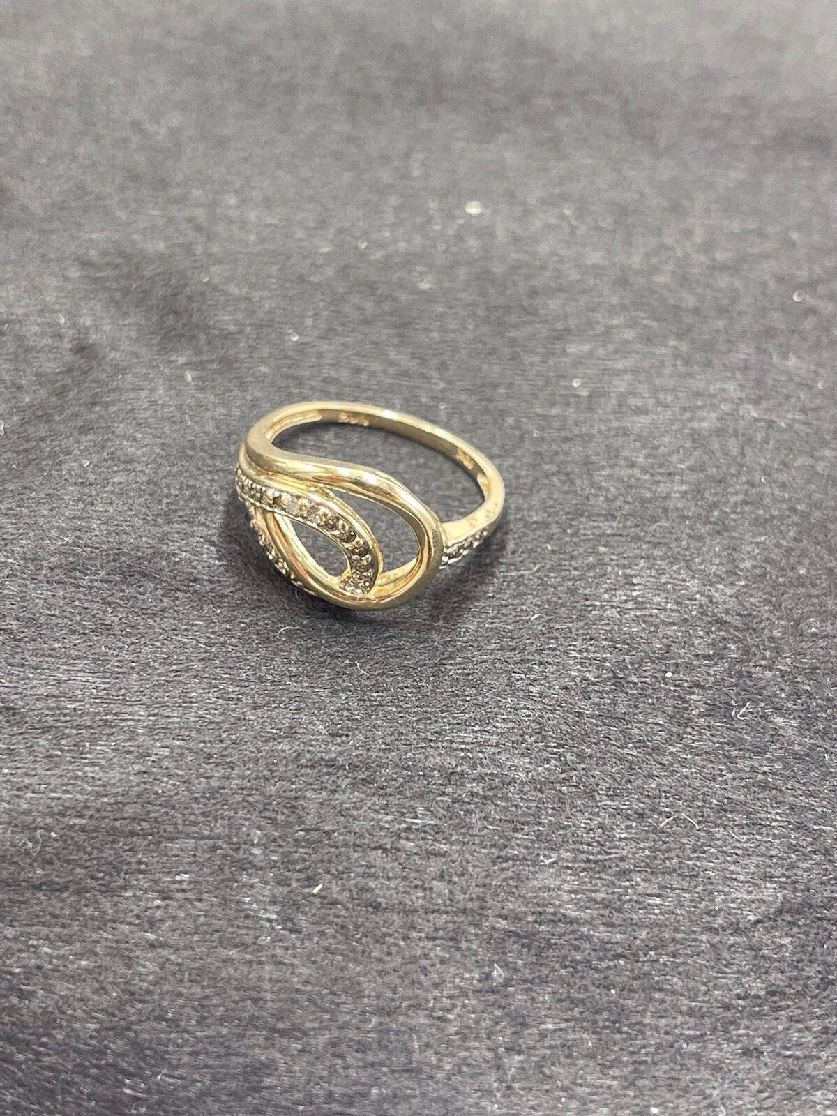 10K GOLD ring size 7 (3.0grams)