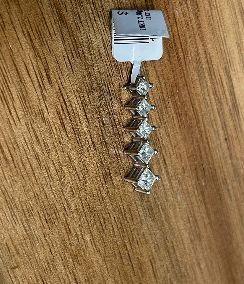 DIAMOND 10K WHITE GOLD 5 STONE JOURNEY FLOATING PENDANT (2.30g)