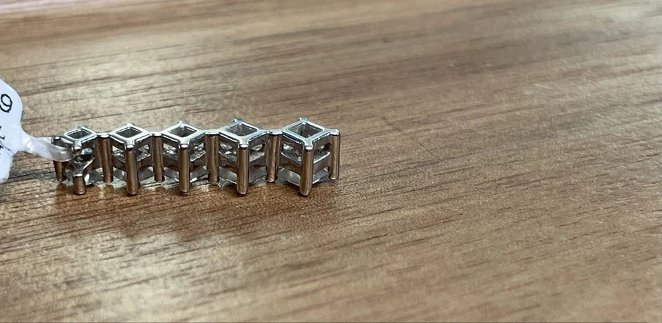 DIAMOND 10K WHITE GOLD 5 STONE JOURNEY FLOATING PENDANT (2.30g)