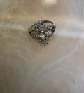 10k Gold Antique flower design ring Sz: 7.5 (5.1g)